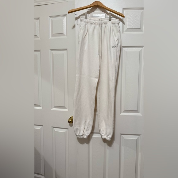 ALO Yoga Off-White Accolade Sweat Pant gently worn - Picture 2 of 12